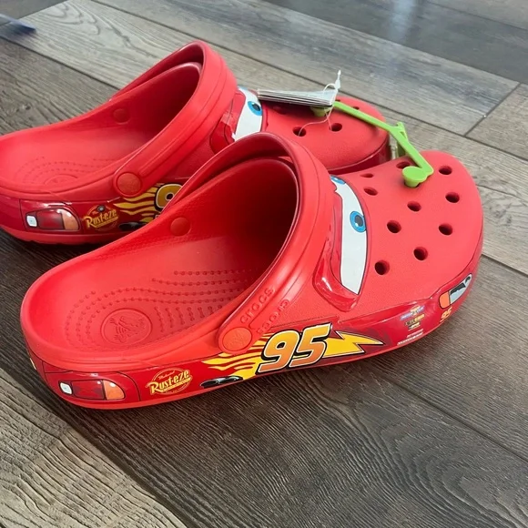 Cars Lightning McQueen Crocs Adult - Picture 2 of 8